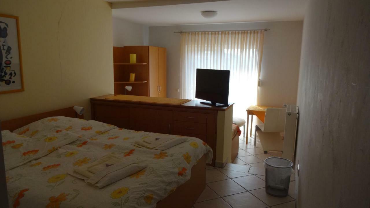 Gastehaus Reuten Bed & Breakfast Ensdorf Dış mekan fotoğraf